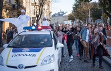 Фото 18: Карнавальною ходою у Львові розпочався «Золотий Лев на вулиці – 2017»