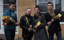 Фото 9: В центрі міста вчора львів’янкам дарували тюльпани та вітали з початком весни