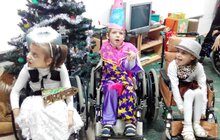 Фото 4: Вихованцям центру «Джерело» Миколай передав солодкі подарунки