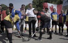 Фото 17: У Львові зіграли у вуличний хокей із канадцями