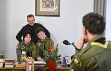 Фото 1: Символ світла і добра: пластуни передали громаді Львова Вифлеємський вогонь миру (відео)