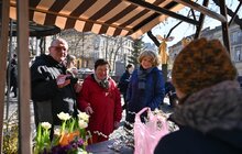 Фото 4: Мерія впорядкувала стихійну торгівлю квітами, облаштувавши сучасні дерев’яні ятки у центрі Львова (фото/відео)