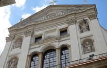 Фото 1: У Львові фасаду 400-літнього Гарнізонного храму повернули автентичний колір