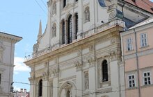 Фото 5: У Львові фасаду 400-літнього Гарнізонного храму повернули автентичний колір