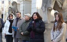 Фото 11: На честь титулу Молодіжної столиці Європи перед Львівською ратушею встановили символічну інсталяцію (відео)