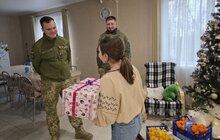 Фото 5: У Львові захисники завітали до дітей-сиріт та дітей, позбавлених батьківського піклування, аби привітати зі святом Миколая 