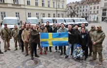 Фото 7: Шведи передали ще 7 автомобілів швидкої допомоги для українських військових медиків