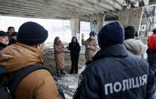 Фото 1: Рух мостом на вул. Кульпарківській обмежили для великогабаритних авто, громадський транспорт їхатиме лівими смугами (відео)