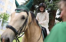 Фото 6: У день народження – здійснили мрію: у Львові дівчинка з Вугледару зустрілась із військовим, що боронив її місто