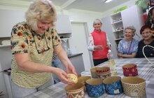 Фото 13: Як у модульному містечку у Львові випікали паску за особливим рецептом (фото/відео)