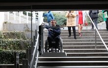 Фото 3: У центрі Львова, у підземному переході, встановили два електричні підйомники