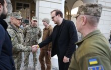 Фото 1: Сотні містян у центрі Львова урочисто заспівали Гімн України (фото/відео)