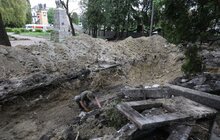 Фото 7: На Пагорбі Слави розпочали роботи з ексгумації радянських військових поховань: перші знахідки (відео)
