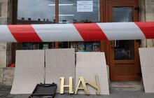 Фото 9: На фасад книгарні Наукового товариства імені Тараса Шевченка повернули відреставровану історичну вивіску