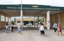 Фото 11: Майбутні водійки автобусів відвідали найбільше автотранспортне підприємство у Львові – комунальне АТП‑1 (фото/​відео)