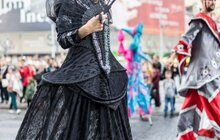 Фото 11: Центром Львова пройшла карнавальна хода: стартував 30-ий Міжнародний театральний фестиваль «Золотий лев»