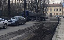 Фото 3: Комунальні служби міста проводять поточний ремонт вулиць: у планах на сьогодні — використати 55 тонн гарячого асфальту