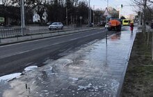 Фото 11: Комунальні служби дезінфікують місто: миють вулиці, тротуари, зупинки транспорту, сходові клітки будинків