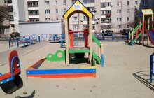 Фото 27: На території Львова проводять миття і дезінфекцію дитячих майданчиків