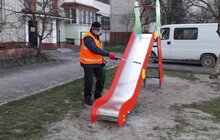 Фото 14: Комунальні служби дезінфікують місто: миють вулиці, тротуари, зупинки транспорту, сходові клітки будинків