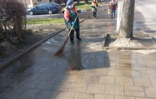 Фото 67: Комунальні служби дезінфікують місто: миють вулиці, тротуари, зупинки транспорту, сходові клітки будинків
