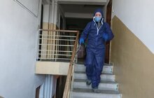 Фото 78: Комунальні служби дезінфікують місто: миють вулиці, тротуари, зупинки транспорту, сходові клітки будинків