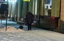 Фото 67: Минулої ночі в місті працювало 95 одиниць техніки, для посипання доріг використано 492 м3 піскосуміші