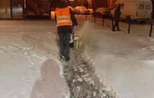 Фото 37: Для посипання доріг від ожеледиці минулої доби використано 513 м3 піскосуміші та 212 м3 солі