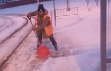 Фото 34: Для посипання доріг від ожеледиці минулої доби використано 527 м3 піскосуміші та 186 м3 солі