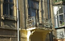 Фото 13: На вул. Курбаса, 8 розпочали реставрувати балкон