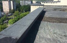 Фото 1: У житловому будинку на вул. Широка, 64 ремонтують дах у співфінансуванні міста і мешканців
