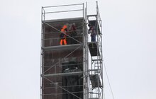 Фото 1: Аварійну стелу Монументу Слави демонтують: підрядник розпочав демонтажні роботи