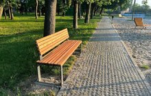 Фото 1: Столи та лавки у парках Львова: в місті триває облаштування вуличних меблів