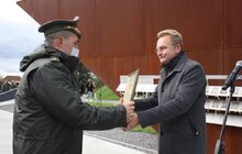 Фото 2: На Меморіалі Героїв Небесної Сотні вояки братства ветеранів УПА підняли національний стяг