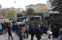 Фото 35: На площі перед Центром Довженка у Львові урочисто підняли Державний прапор
