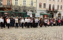Фото 3: Львівські школярі продемонстрували шаховий флеш-моб «Шахова корона»