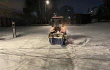 Фото 7: Львів очищають від снігу: вночі працювало 87 прибиральних машин, зранку задіяли ще 12 рейдерів і 63 мотощітки