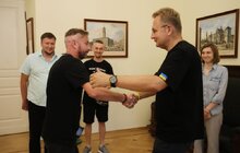 Фото 1: Учасники рок-гурту «Жадан і Собаки» стали амбасадорами проєкту UNBROKEN