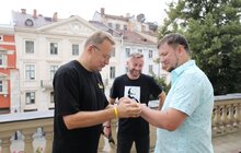 Фото 3: Учасники рок-гурту «Жадан і Собаки» стали амбасадорами проєкту UNBROKEN