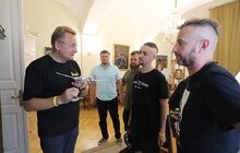 Фото 9: Учасники рок-гурту «Жадан і Собаки» стали амбасадорами проєкту UNBROKEN