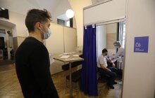 Фото 16: Всі охочі мають змогу прийти на вакцинацію в міську Ратушу