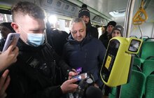 Фото 3: Від сьогодні власники пільгових транспортних карток можуть валідувати проїзд у громадському транспорті