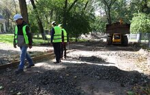 Фото 12: У парку ім. Івана Франка продовжують облаштовувати другу за важливістю доріжку за унікальною методикою