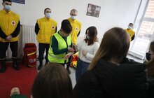 Фото 2: Інструктори університету безпеки життєдіяльності навчають школярів надавати домедичну допомогу та поводитись в надзвичайних ситуаціях