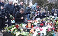 Фото 7: На Личаківському кладовищі у Львові вшанували пам'ять Героїв Небесної Сотні