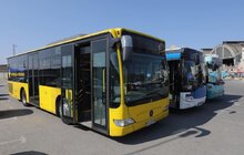 Фото 10: Львів отримав від польських міст 20 великих низькопідлогових автобусів та гуманітарну допомогу