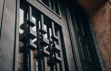 Фото 6: У Львові поблизу палацу Сосновського відреставрували металеву браму з оригінальним декроттуаром