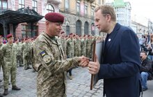 Фото 12: Сьогодні у Львові військовослужбовці 80-тої окремої десантно-штурмової бригади пройшли урочистою ходою з нагоди повернення з району виконання завдань під час операції Об’єднаних сил