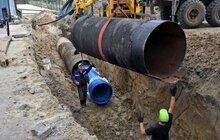 Фото 1: Під дорогою та із захистом від навантажень: Львівводоканал завершує прокладати новий магістральний водогін