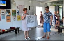 Фото 3: Вчителі одного з ліцеїв Львова проводять розмовні курси української для переселенців